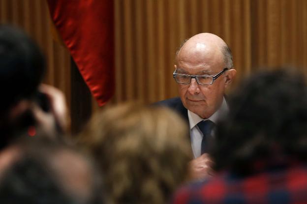 El ministro de Hacienda Cristóbal Montoro. / efe/chema moya