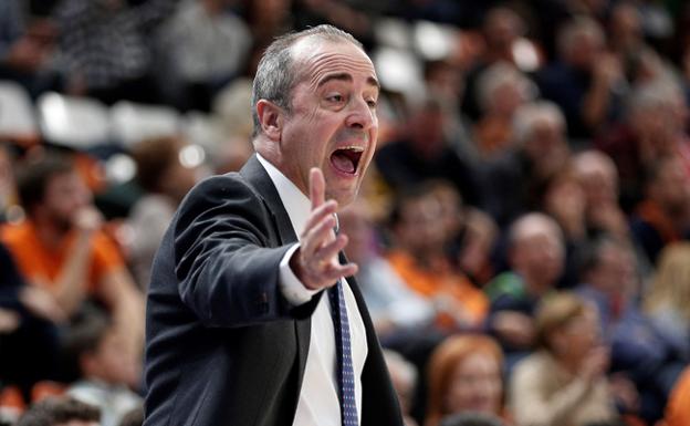 Txus Vidorreta, entrenador del Valencia Basket, durante un partido./Efe