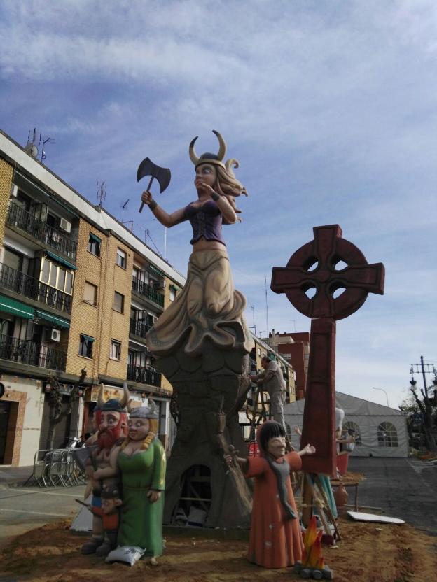 Chiva. Falla Avenida Ramón y Cajal de Chiva, realizada por Pascual Peris. / lp