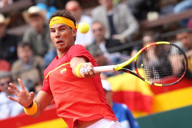 Nadal conecta la derecha durante su duelo contra Kohlschreiber. / txema rodríguez