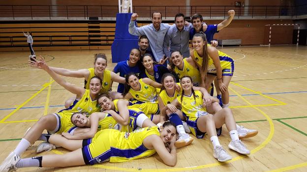 El Picken Claret celebra la clasificación para la fase de ascenso. / j. bermejo