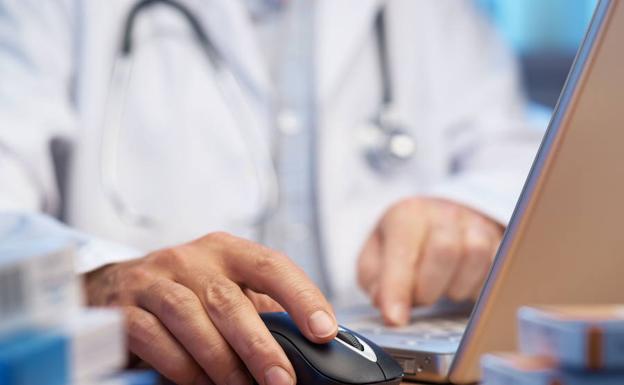 Inhabilitado por segunda vez un médico con consulta en la Comunitat por tratar el cáncer con métodos sin evidencia científica