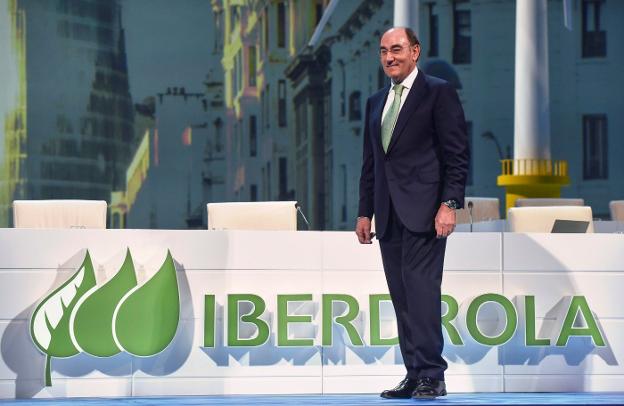 El presidente de Iberdrola, Ignacio Galán, a su llegada a la junta de ayer en Bilbao. / EFE/ Miguel Toña
