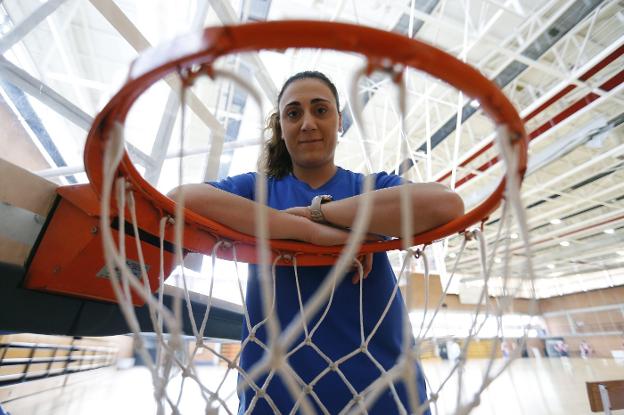 Gloria Argente, en el pabellón de la Universitat de València. / jesús signes