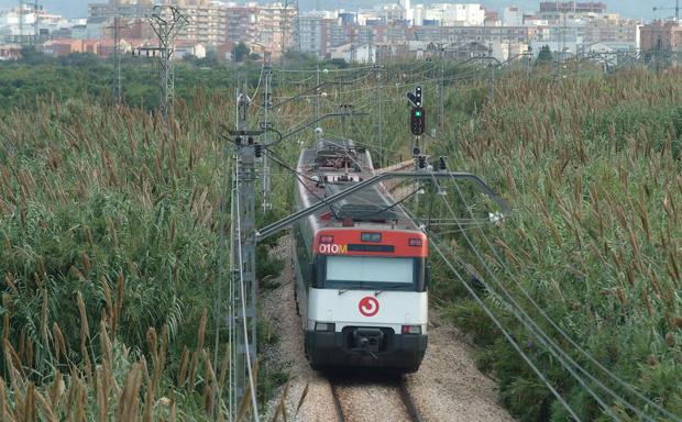 Los alcaldes de un centenar de municipios se concentrarán en las estaciones de Renfe de Valencia y Alicante para pedir más inversión en Cercanías