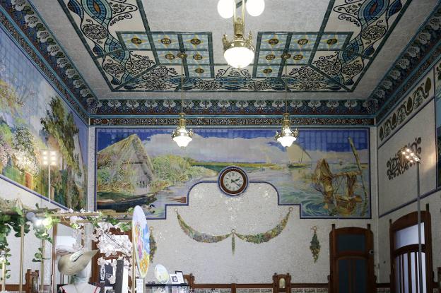 La Sala de los Mosaicos, con el detalle a la izquierda de la grieta aparecida. / irene marsilla