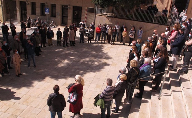 Algunos de los que participaron en la concentración silenciosa.