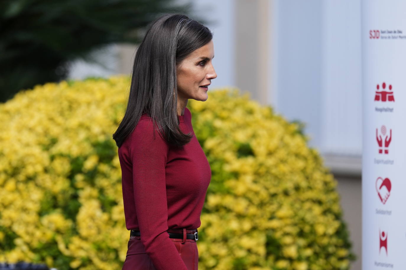 Fotos La Reina Letizia Arrasa Con Un Total Look Rojo Las Provincias