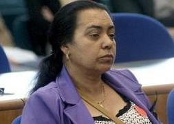 María Luisa, con un sobrino, ante el Tribunal Constitucional. :: EFE/