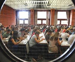 Una de las clases de Derecho saturadas. / Jesús Signes/