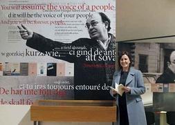 La consellera Catalá, en la exposición sobre Estellés. / Irene Marsilla/