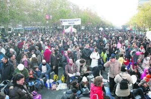 Asistentes a la Fiesta de la Familia que ayer se celebró en Madrid. :: EFE/VÍCTOR LERENA/