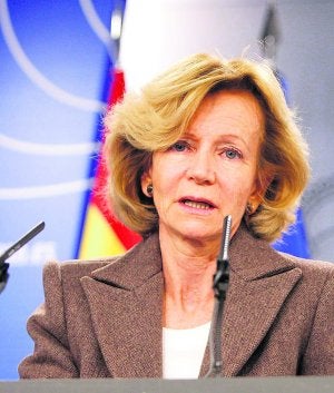 Elena Salgado, ministra de Economía, en su rueda de prensa de ayer ::
EFE/ÁNGEL DÍAZ/