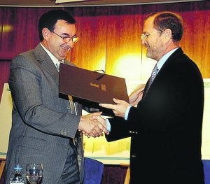 El convenio de la piscina se firmó el 23 de mayo de 2005. ::
J. I./