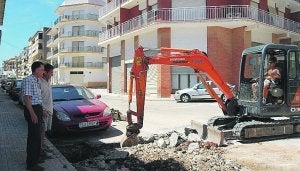 El alcalde,en la visita a las obras deThiviers. ::
LP/