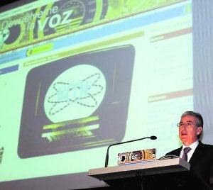 El ministro Jaúregui, ayer, en la presentación del portal en la Universidad. ::
EFE / MORELL/