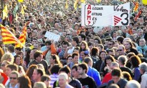 Imagen de la manifestación convocada por Acció Cultural el pasado sábado en Valencia. :: EFE/KAI FÖSTERLING/