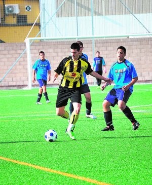 Partido. Un jugador de Real de Gandia,en el torneo. ::
LP/