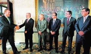 Fabra recibió a los rectores de las universidades para expresarles su apoyo al proyecto. :: J. C. CÁRDENAS/EFE/