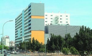 Hotel Gandia Palace, donde está ubicado el centro comercial que comprará el Ayuntamiento de Gandia. :: LP/