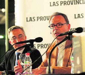 El jefe de Policía de la Generalitat, Luis Turégano, y el criminólogo Vicente Garrido. / Juanjo Monzó/