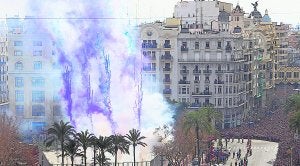 Los abucheos en la mascletà degeneran en un altercado en el balcón municipal