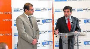 Haro y el presidente del Comité de Derechos y Garantías, Alfredo Castelló. :: LP/
