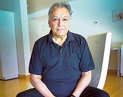 Zubin Mehta, ayer, en su camerino del Palau de les Arts. / Damián Torres/