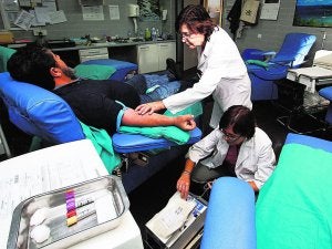 Un paciente se somete a un proceso de donación en un hospital de la Comunitat. ::
CARLOS RODRÍGUEZ/