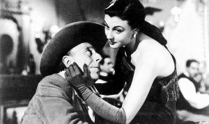 Pepe Isbert y la recientemente fallecida Lolita Sevilla, en una escena de 'Bienvenido míster Marshall', de Berlanga. / LP/