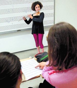 Alumnos en un conservatorio de Valencia. :: JUAN CARLOS CÁRDENAS/EFE/