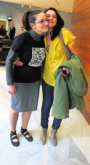 Mónica Oltra y Mireia Mollà, en Les Corts. :: TXEMA RODRÍGUEZ/