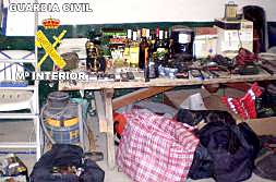Algunos de los objetos requisados por los agentes de la Guardia Civil que los detenidos presuntamente sustrajeron./