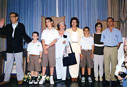 Paloma Barris, en el centro, junto a la alcaldesa de Carlet./