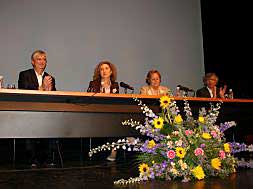 La presentación del documental contó con la presencia de la alcaldesa./