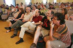 Un numeroso grupo de directores de Secundaria durante la asamblea celebrada ayer en el instituto Luis Vives./