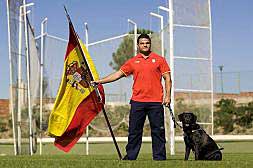 El valenciano David Casinos, abanderado de España./