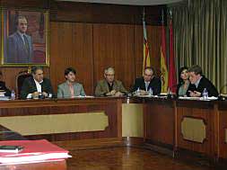 El portavoz socialista Roger Cerdà en un momento de su intervención durante la sesión de Pleno de ayer./
