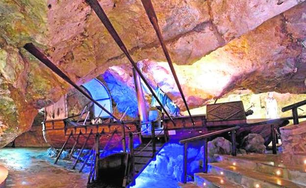Cueva del Dragut de Cullera, discípulo de Barbarroja y un quebradero de cabeza para Carlos I de España .