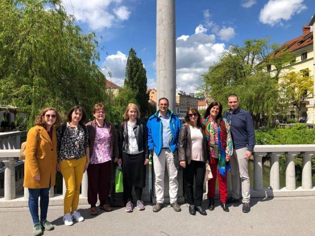 Las profesoras del colegio Paidos durante el viaje. / LP