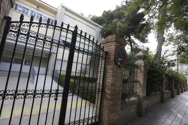 La entrada principal del Ceip Villar PalasÃ. / Jesús Signes