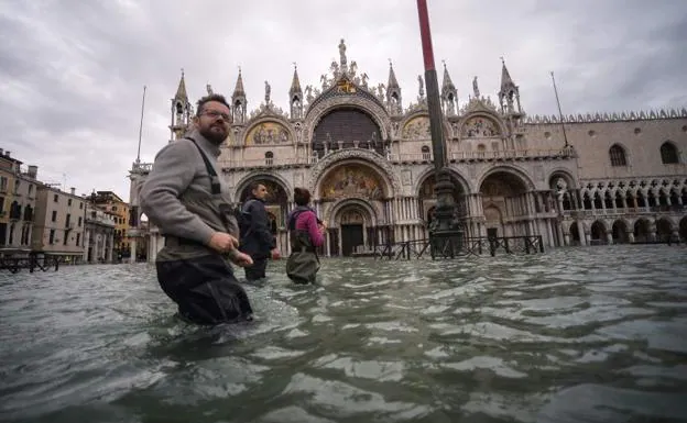 Turistas en la plaza de San Marcos de Venecia./REUTERS