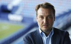 Quico Catalán, en la grada del Ciutat de València./JESÚS SIGNES