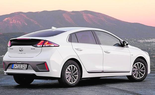 https://static3.lasprovincias.es/www/multimedia/202005/25/media/cortadas/Imagen%20Hyundai-Ioniq-2020-1600-35-kcgH-U110297354095jdF-624x385@Las%20Provincias.jpg