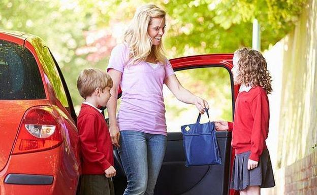 Las diez «reglas de oro» para llevar a los niños al colegio en coche