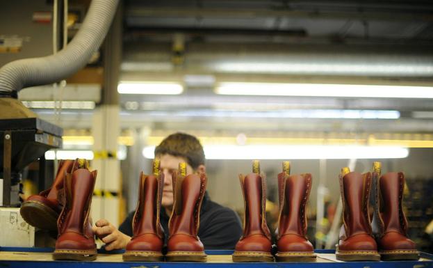 Fábrica de las botas Dr. Martens, en Reino Unido./AFP