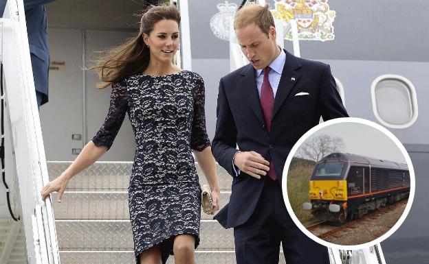 El príncipe Guillermo y su esposa viajan desde ayer en el Tren Real británico (imagen inferior). /EFE