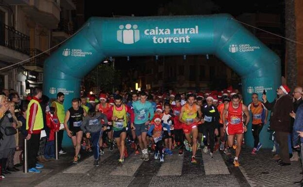 Los participantes de la San Silvestre del año pasado. /LP