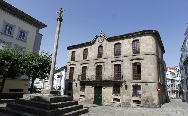 Casa Cornide ,en la Ciudad Vieja de la Coruña, puesta en venta por la familia Franco./Iago López