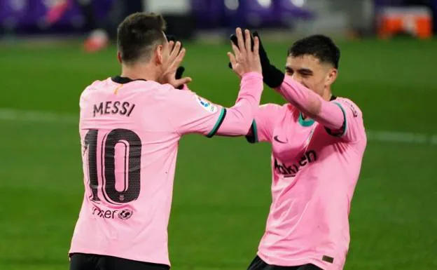 Messi y Pedri celebrando un gol en Valladolid/ep
